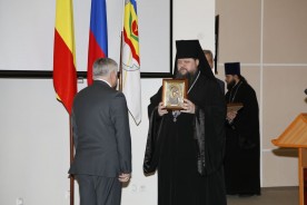 Петр Горчанюк вступил в должность председателя Волгодонской городской Думы-главы города. Полномочия высшего должностного лица депутаты делегировали ему единогласно.
