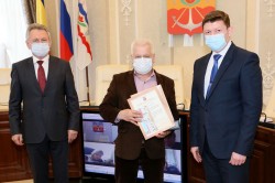 Руководство Волгодонска поздравили с юбилеем известного тренера Владимира Гаджамуру