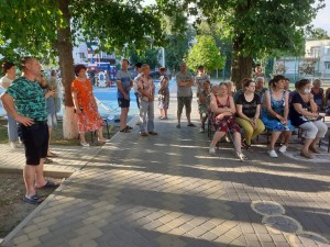 Депутат округа № 4 Думы Волгодонска Георгий Ковалевский провел встречу с жителями двора «Комфортная среда»