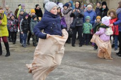 Пятьсот блинов, десятки конкурсов и одно на всех хорошее настроение – как в округе №18 провожали Масленицу