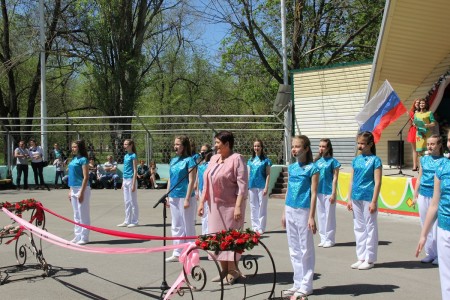 Волгодонские депутаты и  их помощники приняли участие в праздновании Дня весны и труда