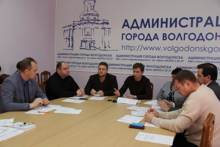 Члены депутатской комиссии по ЖКХ решали, как можно уменьшить плату за общедомовые нужды