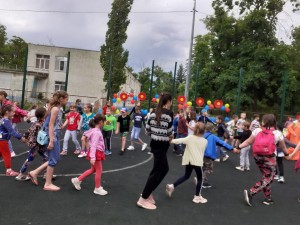 Депутат округа № 4 Волгодонска Георгий Ковалевский провел праздник для юных жителей