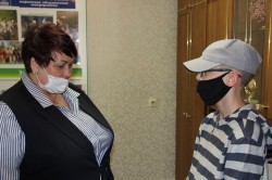 Депутат по избирательному округу №18 Людмила Ткаченко поздравила детей с началом лета