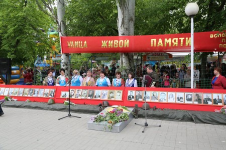 В городском парке открылась Улица боевой славы, играл духовой оркестр и работала полевая кухня