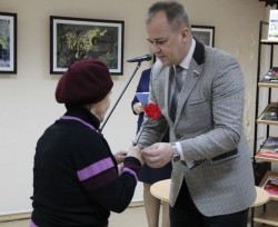 В Волгодонске продолжают вручать медали в честь 75-летия Победы