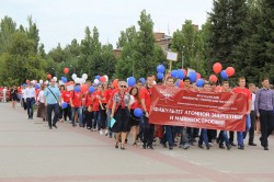Начинающие студенты прошли по главной площади и центральной улице города