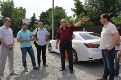 Депутаты проверили, можно ли беспрепятственно пройти горожанам к береговой полосе в зоне отдыха