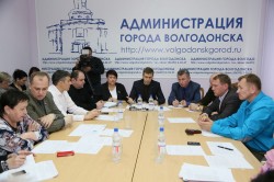 Глава Администрации Виктор Мельников встретился с членами депутатской комиссии по ЖКХ