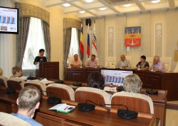 Депутаты обсудили результаты государственной итоговой аттестации выпускников школ и направления развития детско-юношеского спорта