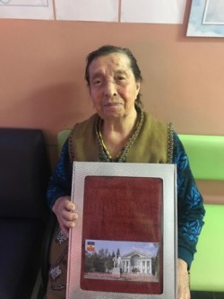 Депутат Пётр Горчанюк поздравил с 90-летием труженицу тыла, жительницу округа №15 -Львову Екатерину Филипповну.