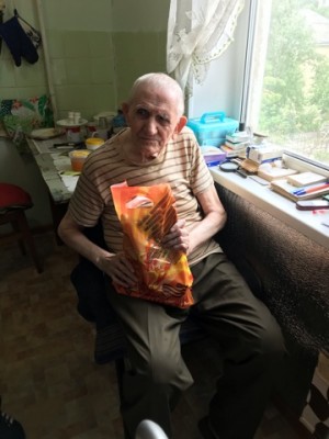Накануне самого главного праздника - Дня Победы, в избирательном округе №15 поздравили ветеранов ВОВ