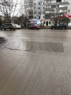 В преддверии нового года в избирательном округе №15 отремонтировали проблемный участок внутриквартального проезда