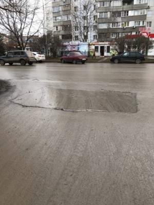 В преддверии нового года в избирательном округе №15 отремонтировали проблемный участок внутриквартального проезда
