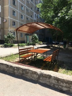 Депутат Пётр Горчанюк выполнил наказ избирателей, установил беседку для отдыха во дворе МКД №14 по ул.Черникова.