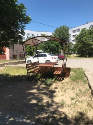 Депутат Пётр Горчанюк выполнил наказ избирателей, установил беседку для отдыха во дворе МКД №14 по ул.Черникова.
