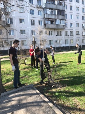 Весенний субботник на спортивной площадке округа №14