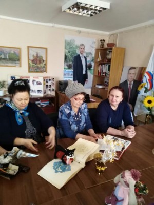 О работе дамского клуба рукодельниц "Искусница" в 14 округе