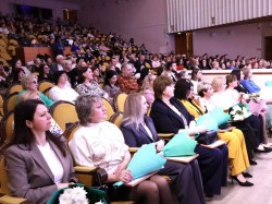 В День местного самоуправления сотрудникам муниципалитета Волгодонска вручили награды