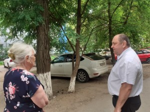 В округе № 4 жители вместе с депутатом определяют проблемные места