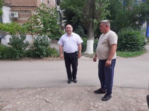 В округе № 4 жители вместе с депутатом определяют проблемные места