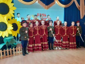В округе № 4 поздравили матерей праздничным концертом