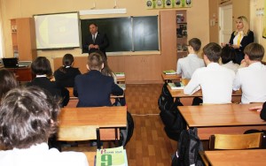 Депутат Георгий Ковалевский провел в школе № 9 урок парламентаризма