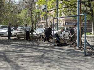 В округе № 4 депутат и жители привели в порядок спортивную и детскую площадки