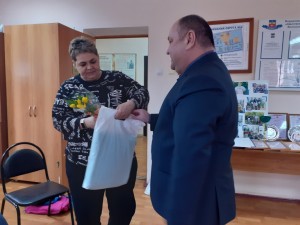 В округе № 4 вручили подарки матерям и женам бойцов СВО