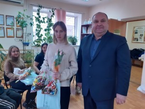 В округе № 4 вручили подарки матерям и женам бойцов СВО