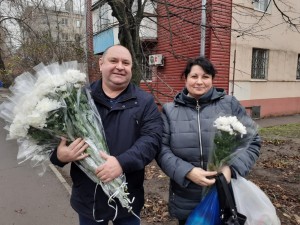 В округе № 4 прошла праздничная акция «Цветы – мамам!»