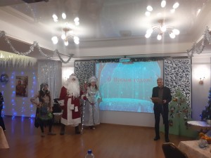 Депутат округа № 4 поздравил актив с наступающими праздниками