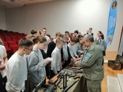 К 80-летию Великой Победы: поисковики отряда «Родник» проводят «Уроки мужества» для школьников и студентов