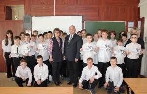 Депутат Георгий Ковалевский провел со школьниками урок «Без срока давности»