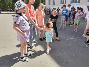  В округе № 4 состоялись большой детский праздник и открытие приходящего лагеря