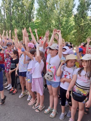  В округе № 4 состоялись большой детский праздник и открытие приходящего лагеря
