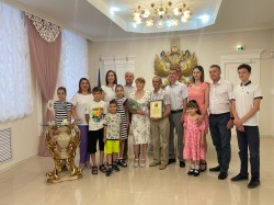 В восьмом округе - «золотые юбиляры»
