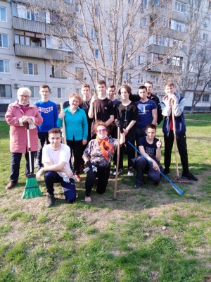 Весенний субботник на спортивной площадке округа №14