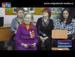 Ветеранам 8-го микрорайона вручили юбилейные медали