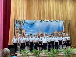 В 8 округе поздравили женщин с Днем матери